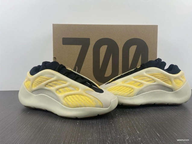 Yeezy 700 V3 Adidas Safflower Mono HP5425 0815